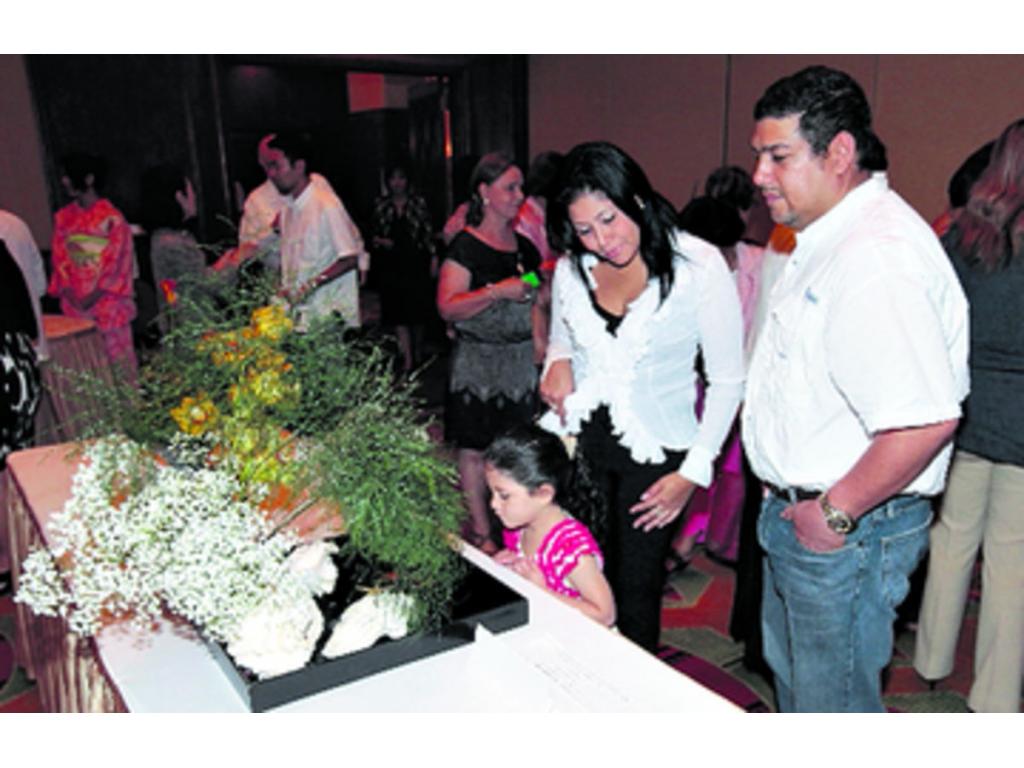 4. Aillen de Gracia, Justo Santos y Diana Batista.