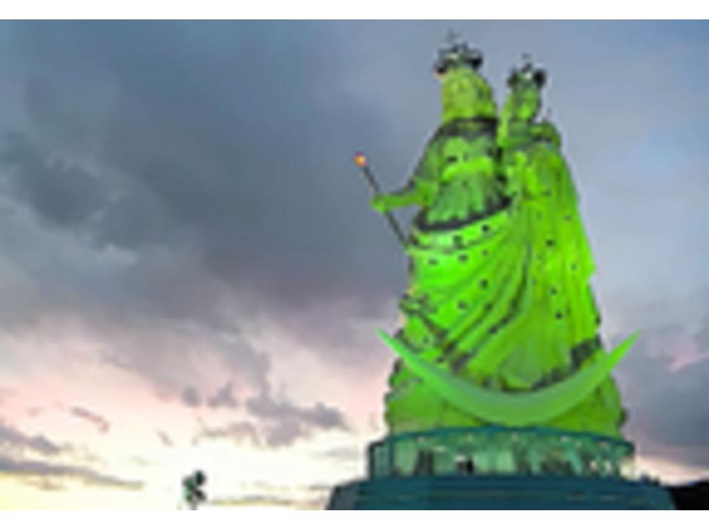 El Monumento a la Virgen del Socavón en Bolivia, con 45.4 metros de altura; se invirtió en ella 1.3 millones de dólares.