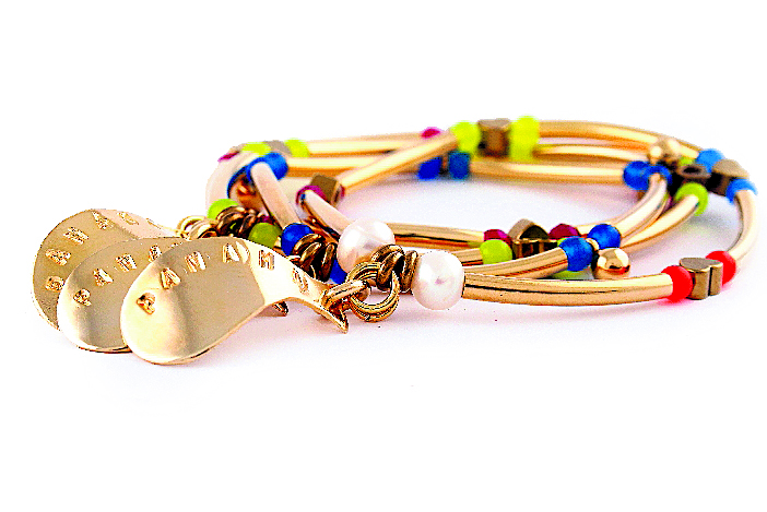 Creación. Dalila hizo esta pulsera con la palabra Panamá.(Cortesía.)