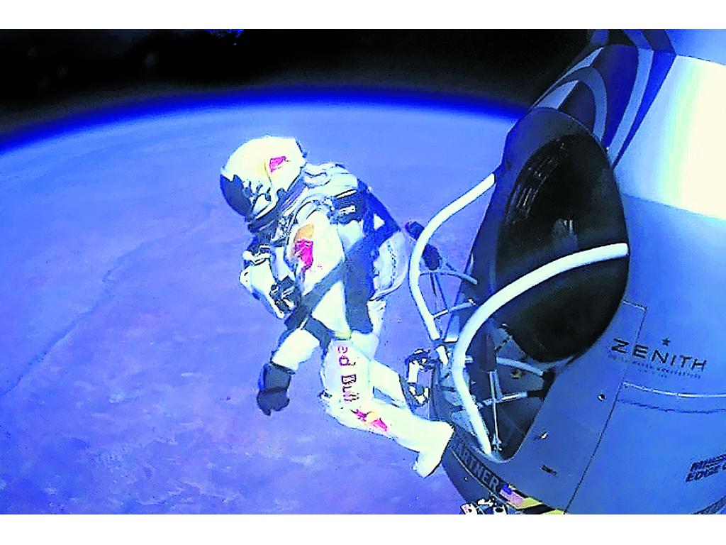 Increíble. La vista de Baumgartner antes de saltar.(AP)