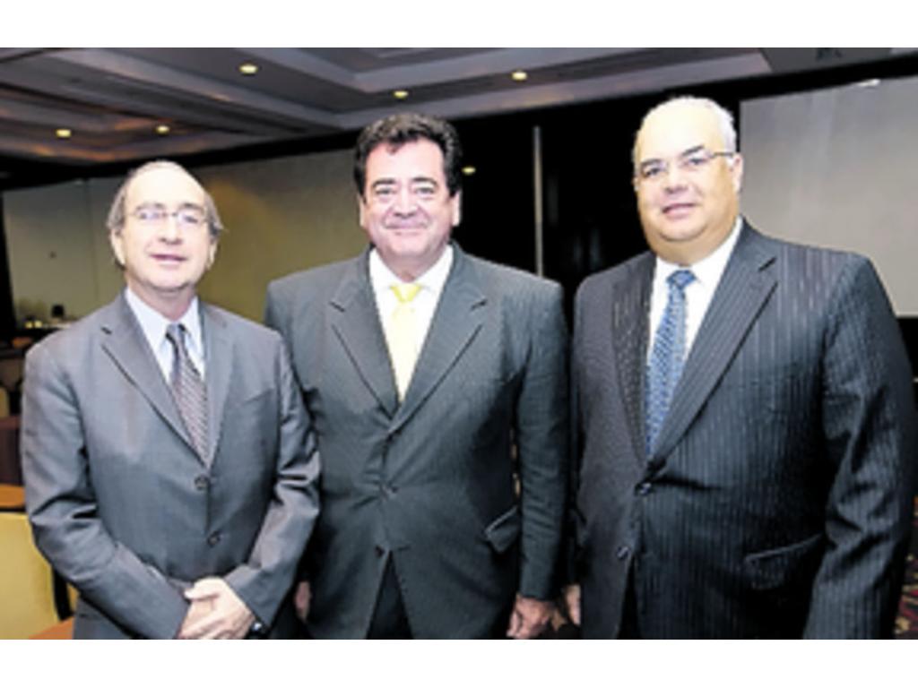 2. Marco Fernández, Alberto Barrios y Eker Rodríguez.