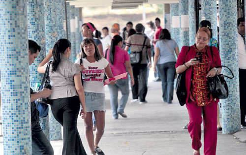 <p>Universidad. Deben cambiar los planes de estudio.</p>