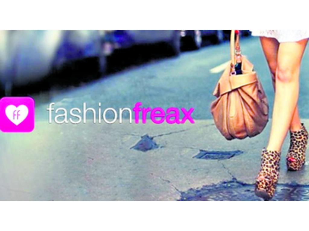 Te permite recoger opiniones en la comunidad virtual compartiendo 'looks', revisar tendencias y lo que se está utilizando en la calle. Disponible a través de tu cuenta de Facebook.