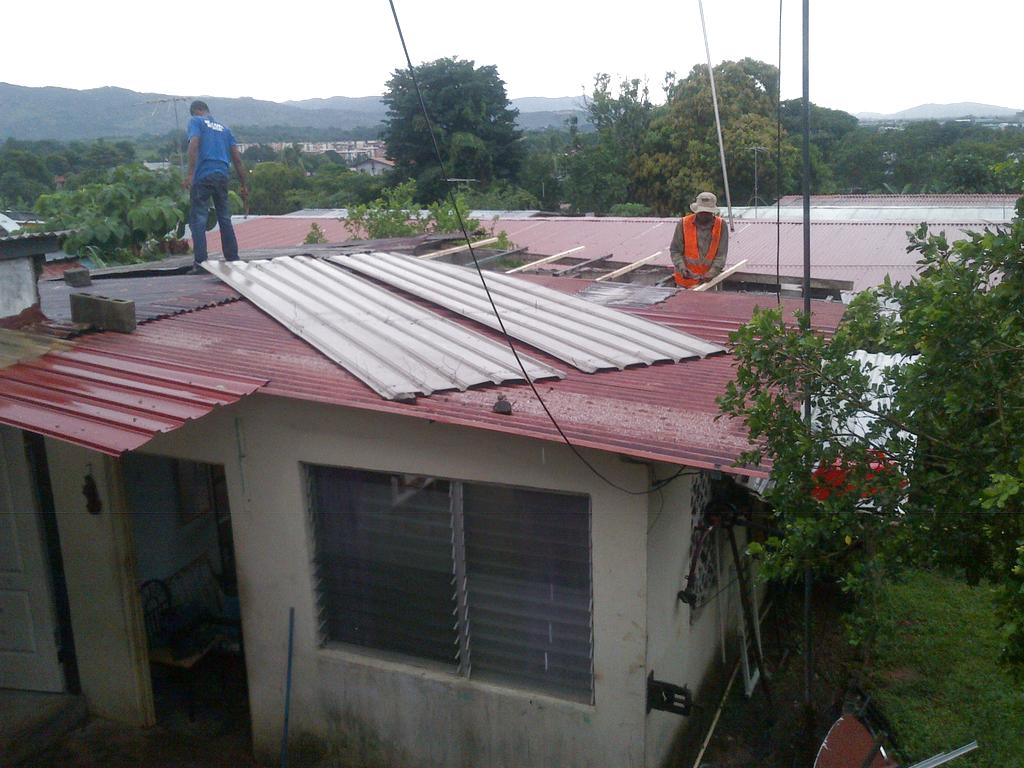 Se reportó una casa afectada por las lluvias, luego que se le desprendiera el techo. Foto/Jesús Simmons<br>
