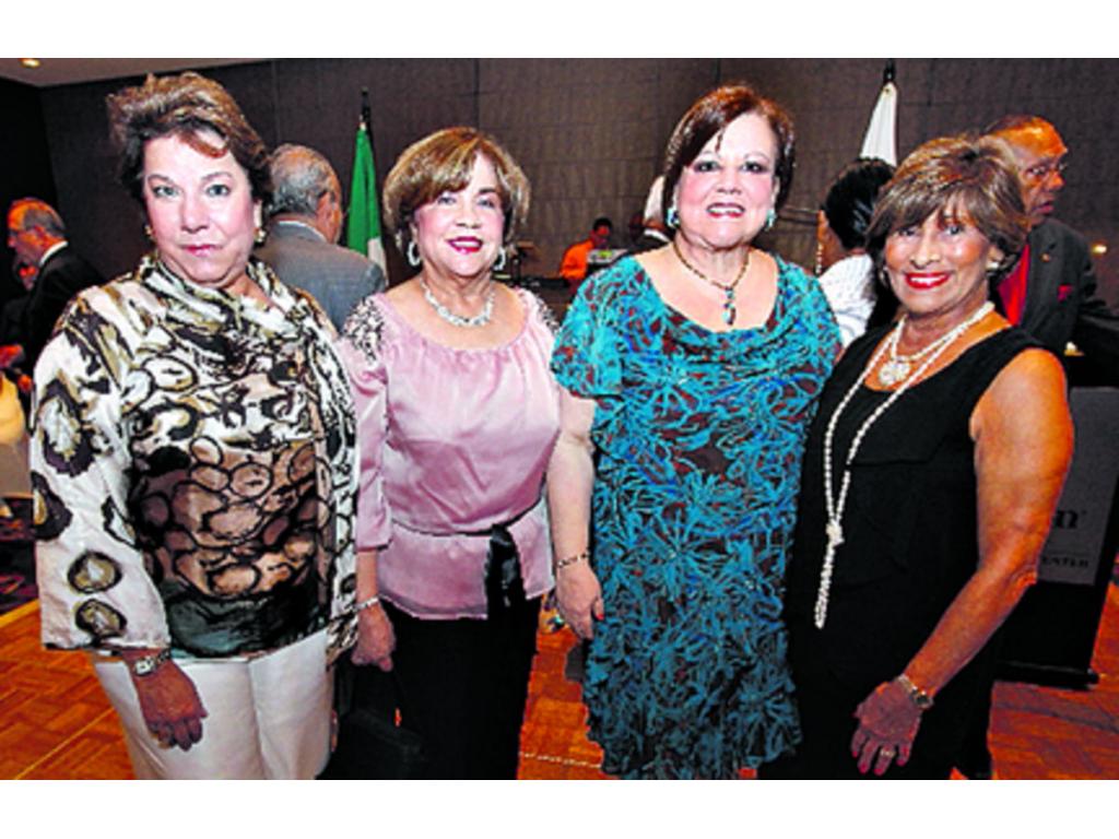 2. Annette Cárdenas, Mirna de Pesantez, Sara Pardo y Vilma Reina.