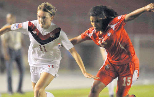 <p>Marcó. Amelia Pietrangelo (izq.) anotó el cuarto gol.</p>