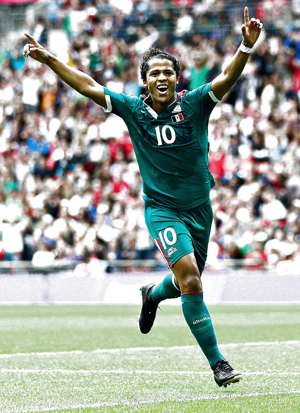 Figura. Giovani Dos Santos celebra su anotación. (AP)