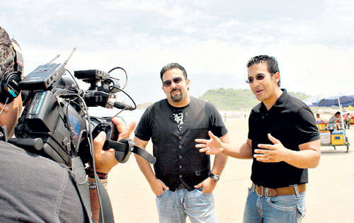 <p>Televisión. En su visita grabaron un especial de dos horas para un canal ecuatoriano.</p>