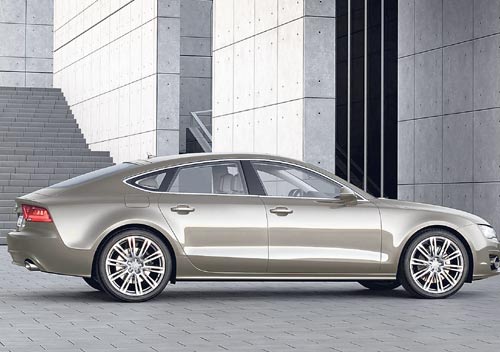 <p>Deportivo. El A7 además de mostrar elegancia en todo su diseño, se presenta con rasgos deportivos fáciles de apreciar tanto en el exterior como en su interior.</p>