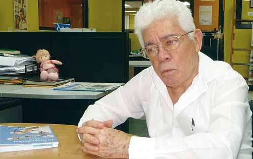 <p>Reconocimiento. Desea que a la escuela de Parita le pongan su nombre. </p>