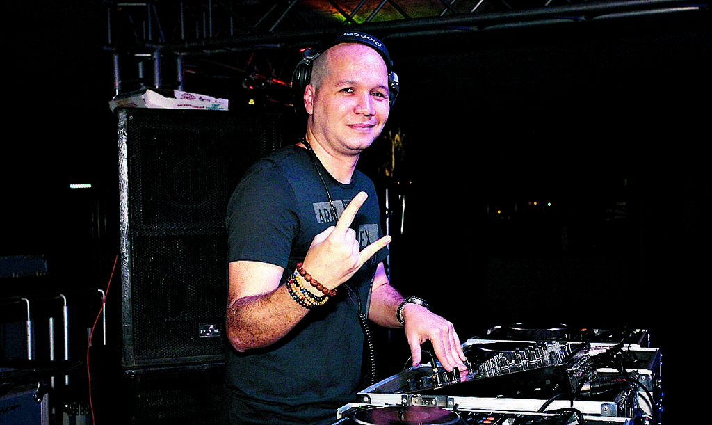 Talento. El DJ será el primer artista en subir al escenario, mañana 4 de enero.()