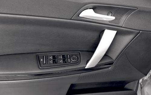 <p>Motor: 1.8L Turbo</p>