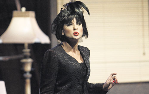 <p>Enithzabel Castrellón. Es la frívola Anabella Schmit. </p>