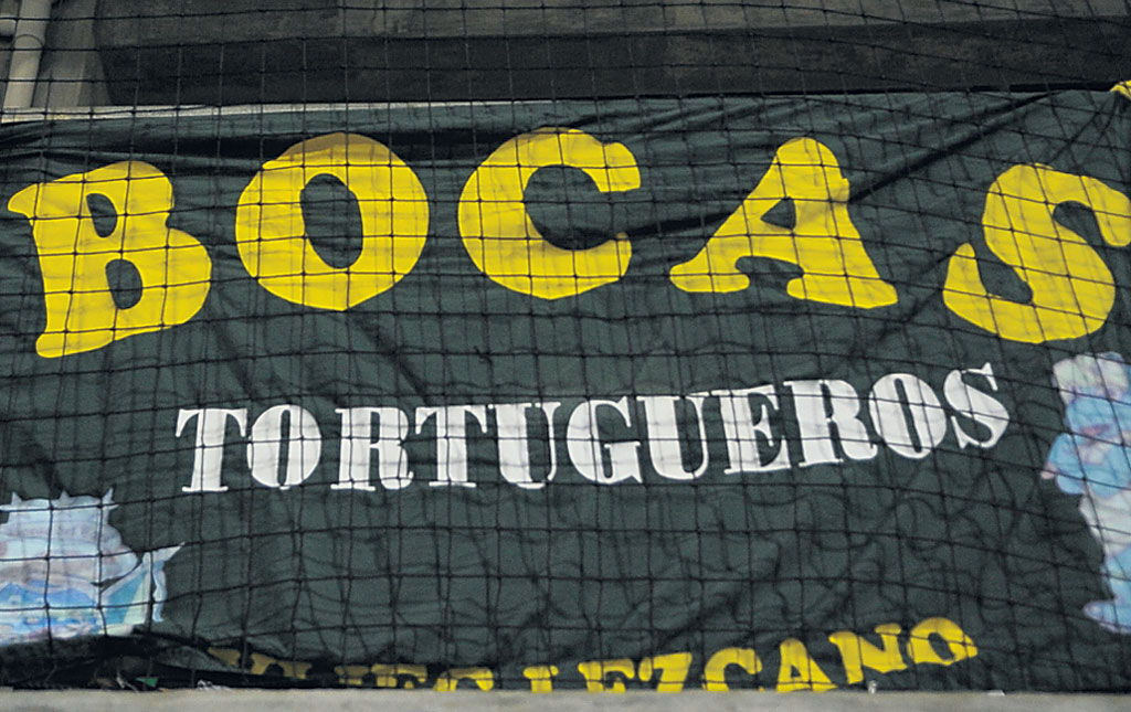 <p>Letreros. Los bocatoreños marcaron su territorio en Veraguas.</p>