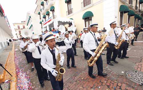 <p>Música. Bandas interpretaron varios ritmos.</p>