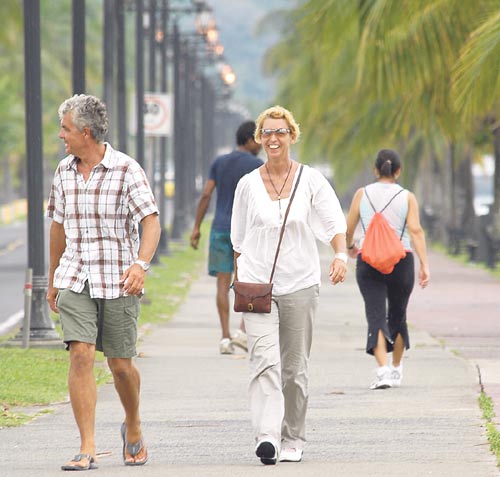 <p>Salud. Pocos son los lugares para caminar.</p>