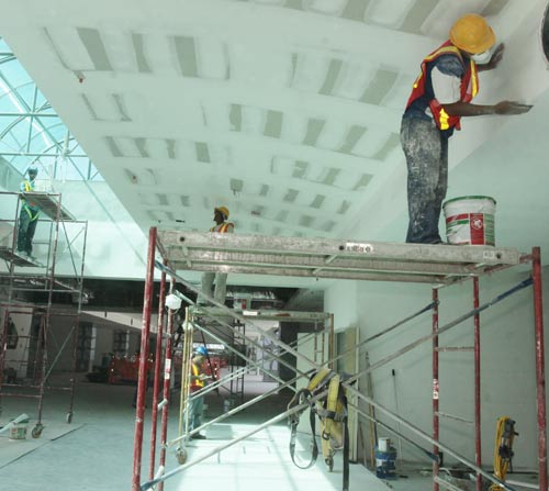 <p>Los trabajos en la terminal aérea se desarrollan de forma continua.</p>