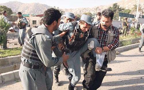 <p>Dolor. Soldado afgano resultó herido.</p>