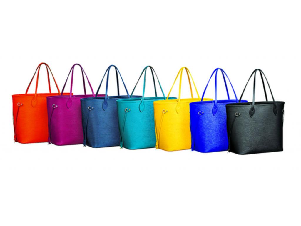 Ya vio la luz un ícono de la marca. El bolso de cuero Epi se encuentra en un sinnúmero de colores. De venta en la boutique de la firma.