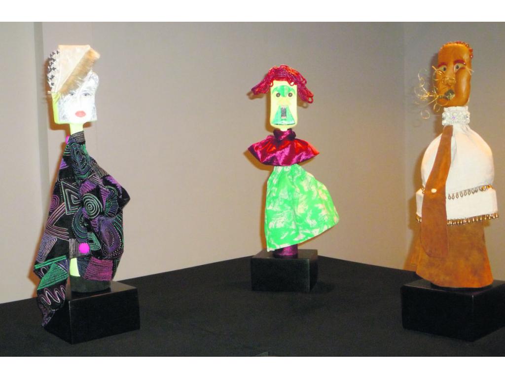 En las obras aplicó el dibujo, la pintura, escultura y diseño de joyas.