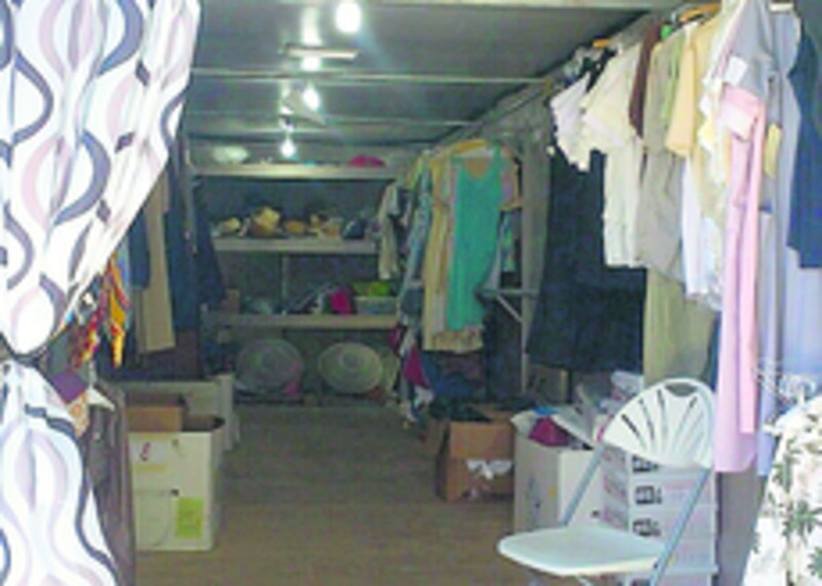 El vestuario, siempre listo para los diversos cambios de escenas.(Julián Urbina)