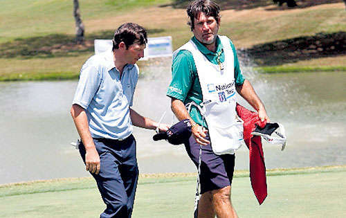<p>Clima. Jim Herman se siente abatido por el calor.</p>