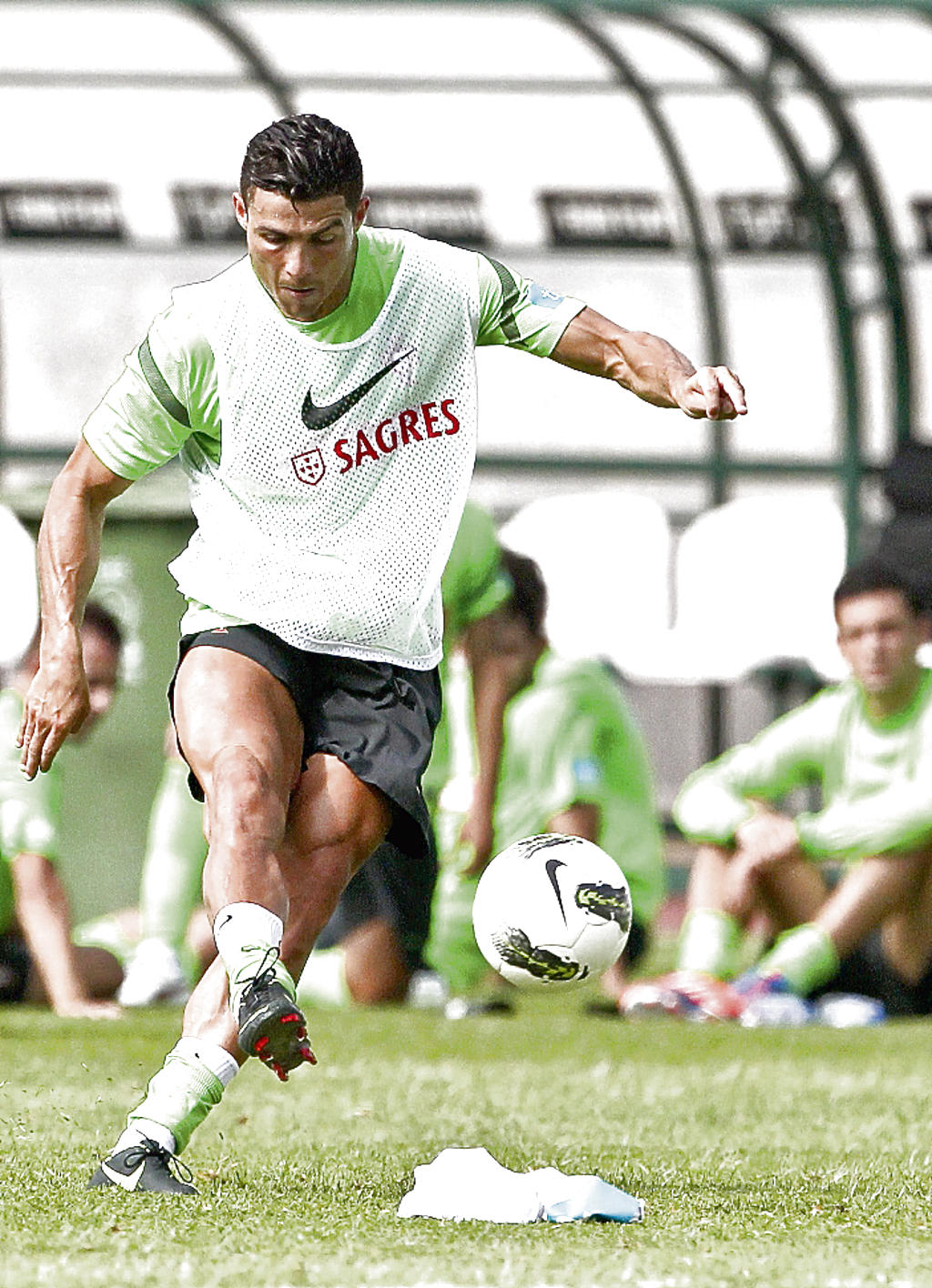 Figura. Cristiano Ronaldo, en los entrenamientos de ayer con miras al juego de hoy contra Panamá.(EFE)