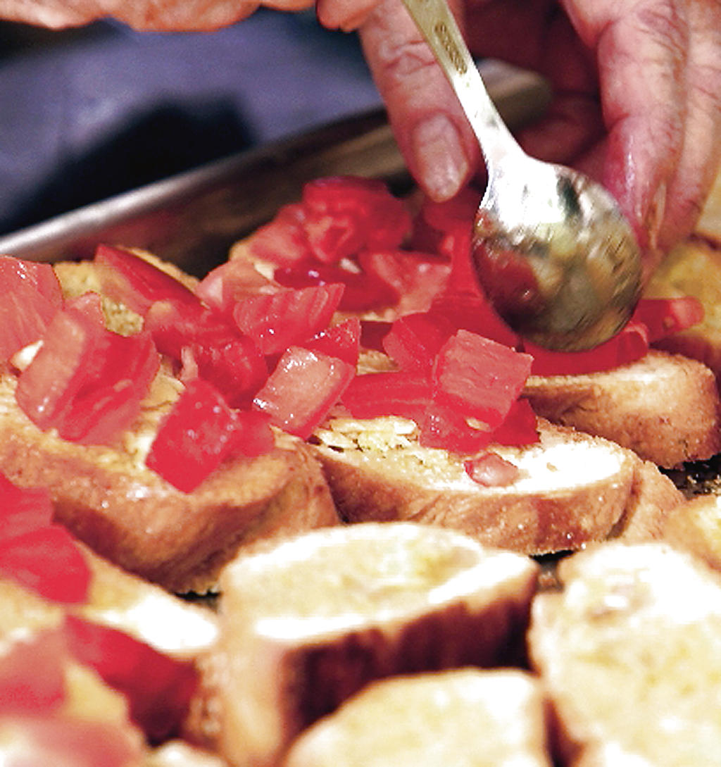 Agréguele los tomates sin semilla.()