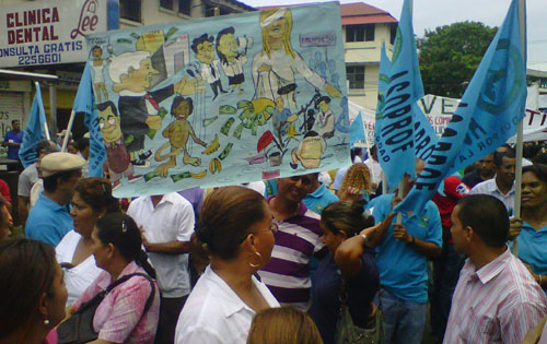 Antes de la marcha los docentes se reunieron en la escuela República de Venezuela. Foto: Jesús Simons