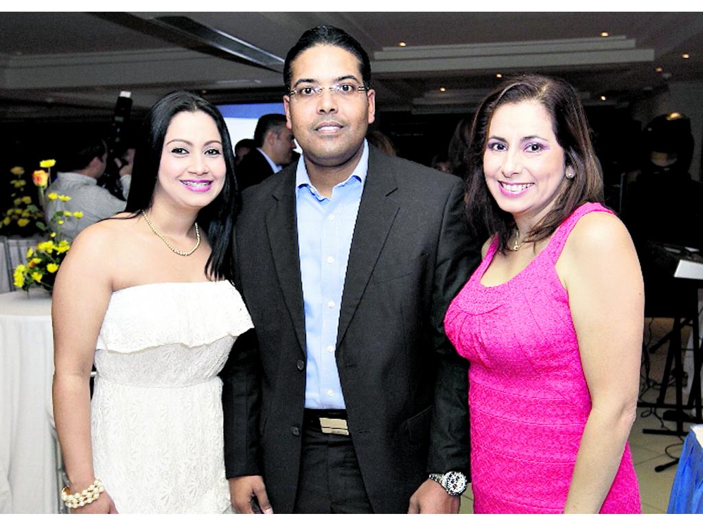 9. Milena Victoria, Ricardo Blanco y Janice Araúz.()