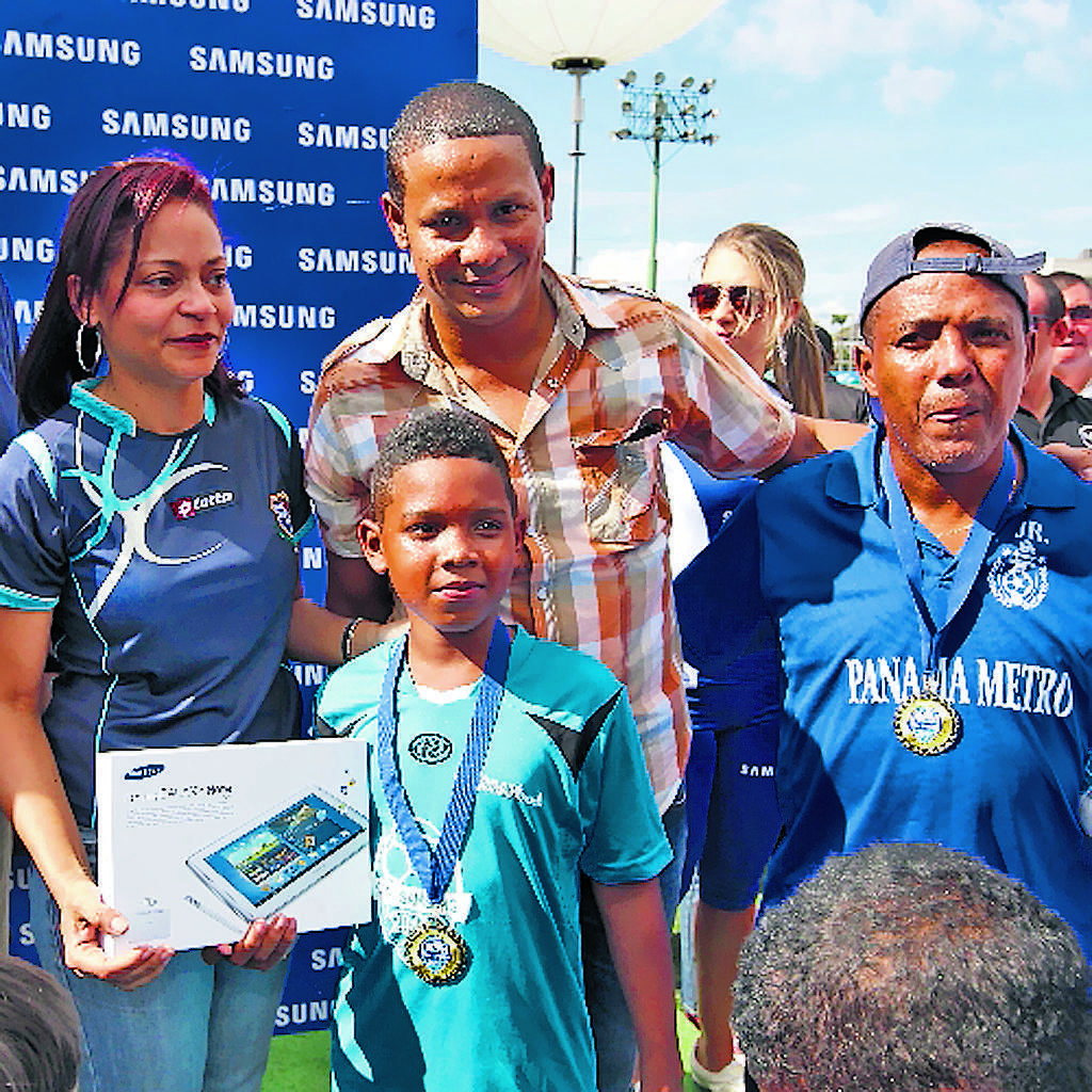 Jorge Méndez, campeón goleador, con 12 goles.()