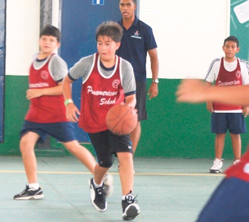 <p>Baloncesto. Haré una canasta como Kobe Bryant. </p>