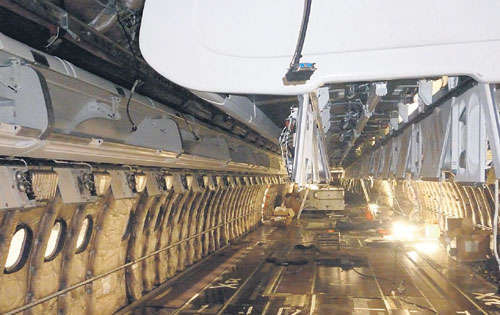 <p>Seguridad. En 2010 se hicieron 122 revisiones y se repararon 200 motores. Cada avión revisado cada 5 años, proceso que toma 30 días aproximadamente.</p>