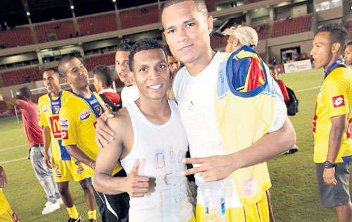 <p>Dupla temible. Alberto Quintero (i) y Rolando Blackburn</p>