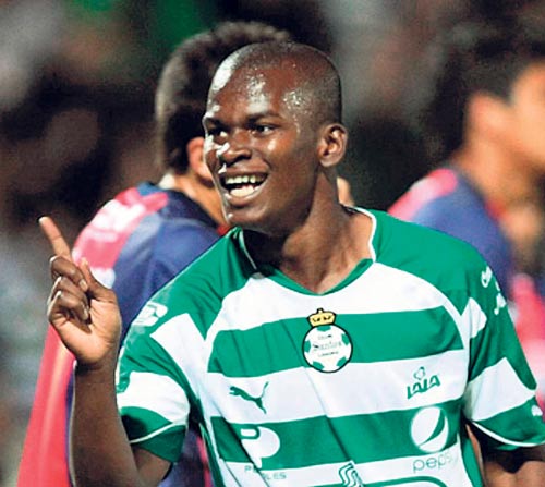 <p>Ataque. Darwin Quintero, delantero santista.</p>