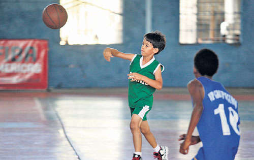 <p>característica. Es un buen pasasdor de bola.</p>