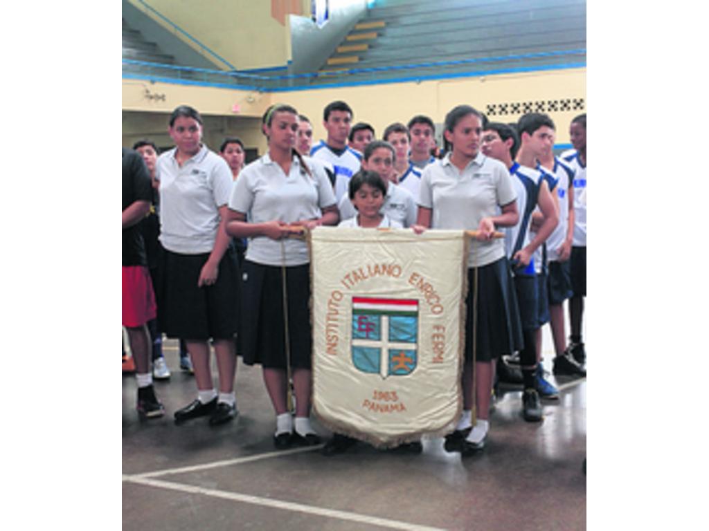 Equipos de baloncesto y fútbol del colegio La Salle.(Alberto Ortega)