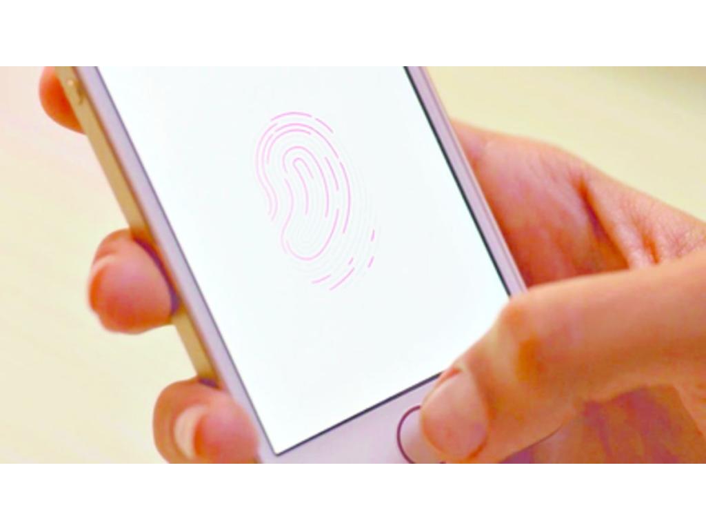 Grupo alemán logra engañar la seguridad biométrica de identificación táctil del iPhone 5S al fotografiar una huella sobre la superficie de un vidrio y usar la imagen para crear un falso dedo para desbloquear el teléfono.
