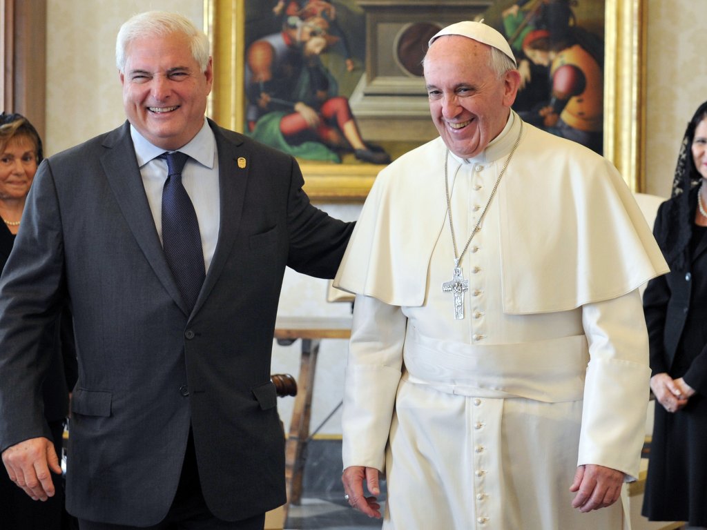 El mandatario panameño, junto al papa Francisco. Foto/AP