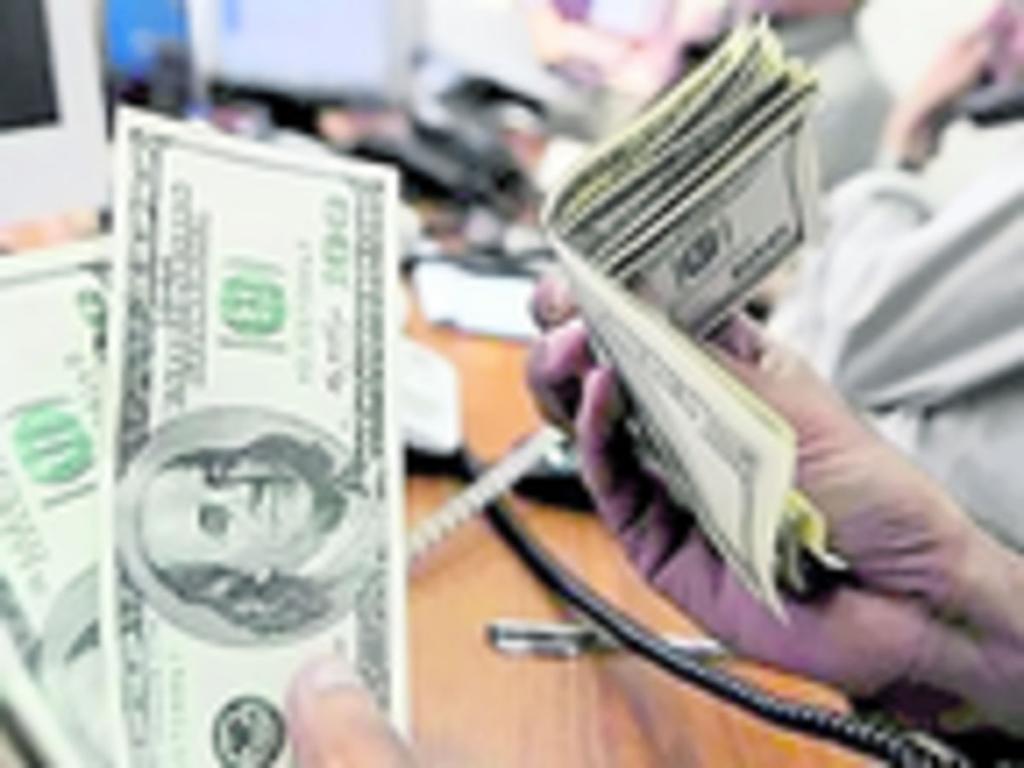 Posteriormente, acude a sitio acordado donde el cómplice del estafador acude para retirar el dinero que es entregado o depositado por el familiar de la víctima, según se le indicó.