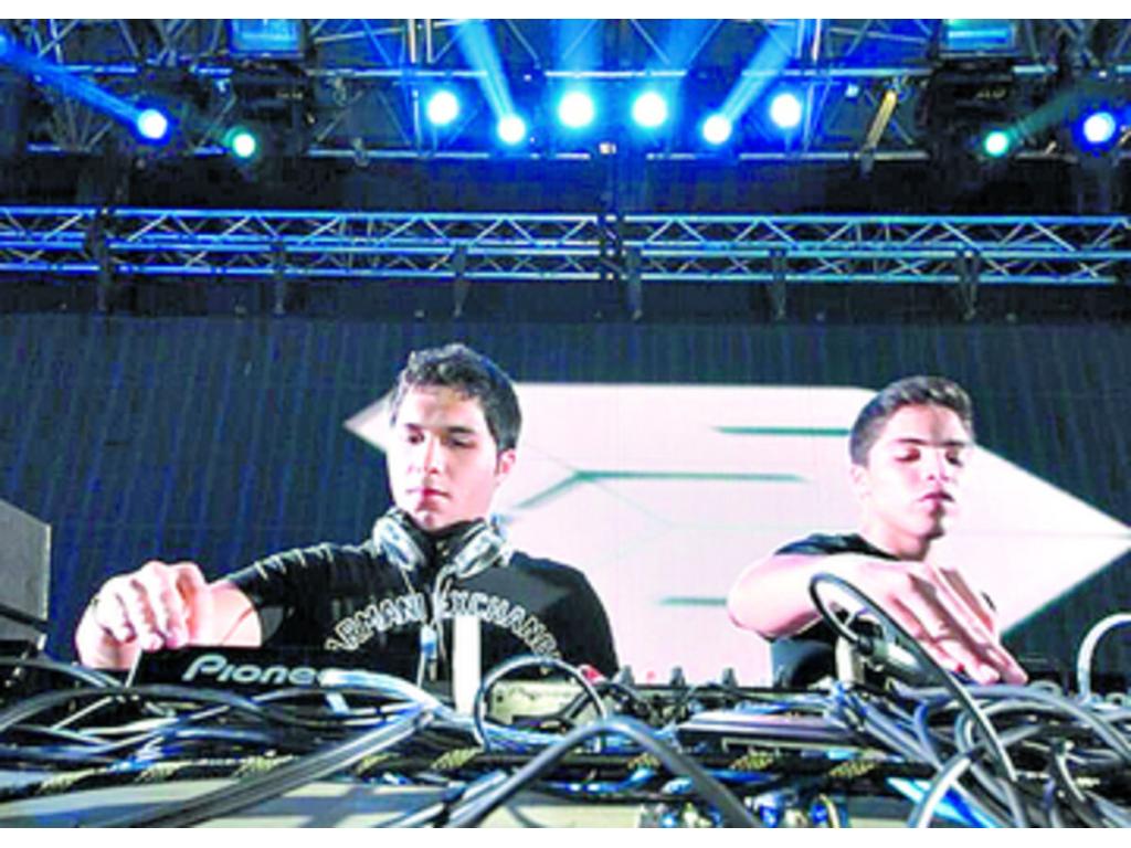 Louis&Prada fueron el dúo revelación nacional invitado al concierto.(Cortesía)