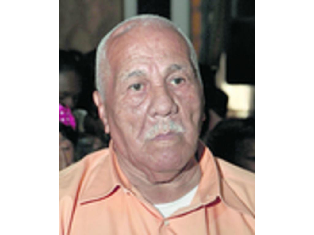 Alfonzo González(Víctor Arosemena)
