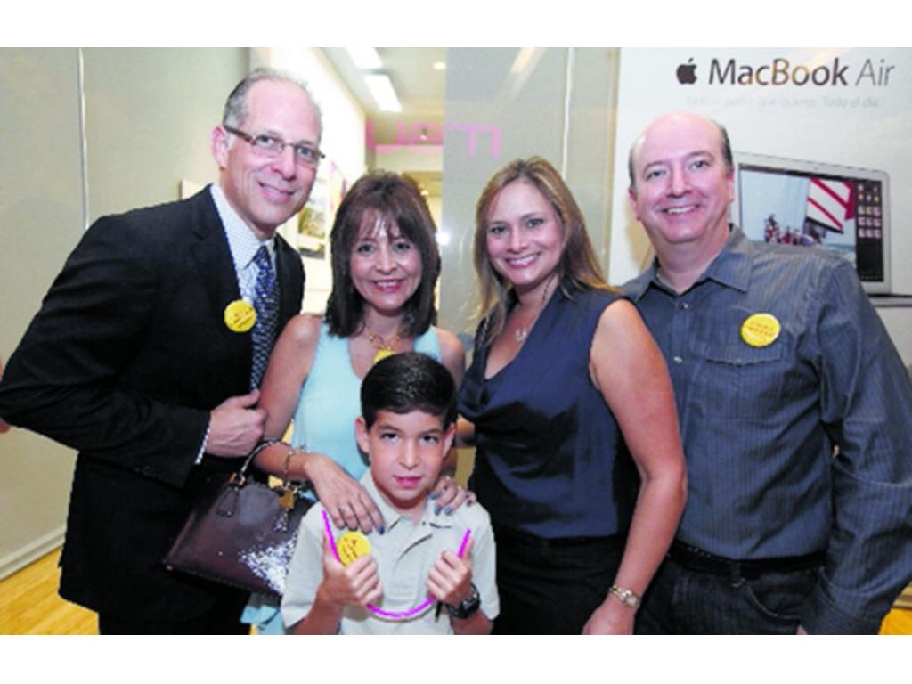 2. Ramón Chiari, Ramón Ricardo Chiari, Desiree Chiari, Mariela de Quijano y Guillermo Quijano.