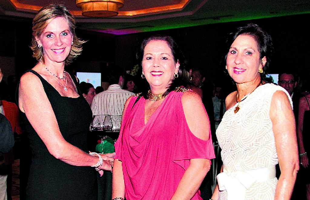 2. Isabel Sosa, Lourdes de Arias y Mariana García Meijide.