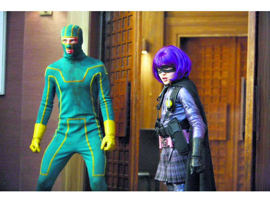 Después de que la loca valentía de Kick-Ass inspirara a una oleada de defensores del bien dirigidos por el coronel, este héroe decide unirse a ellos.