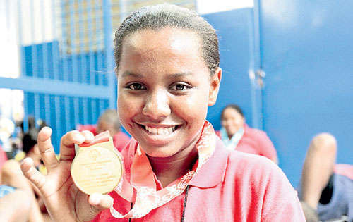 <p>Orgullo. Xiomara Moreno se llevó el oro en la natación.</p>