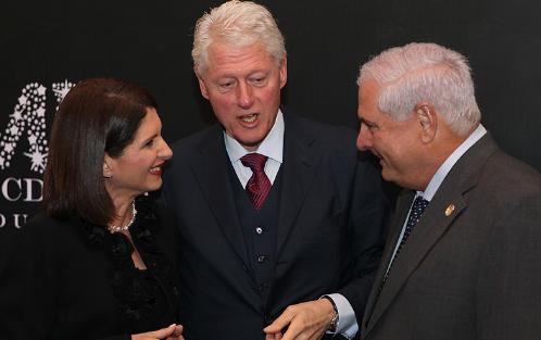 El presidente Martinelli acudió a la reunión con Clinton, en compañia de su esposa. Foto: Cortesía<br>