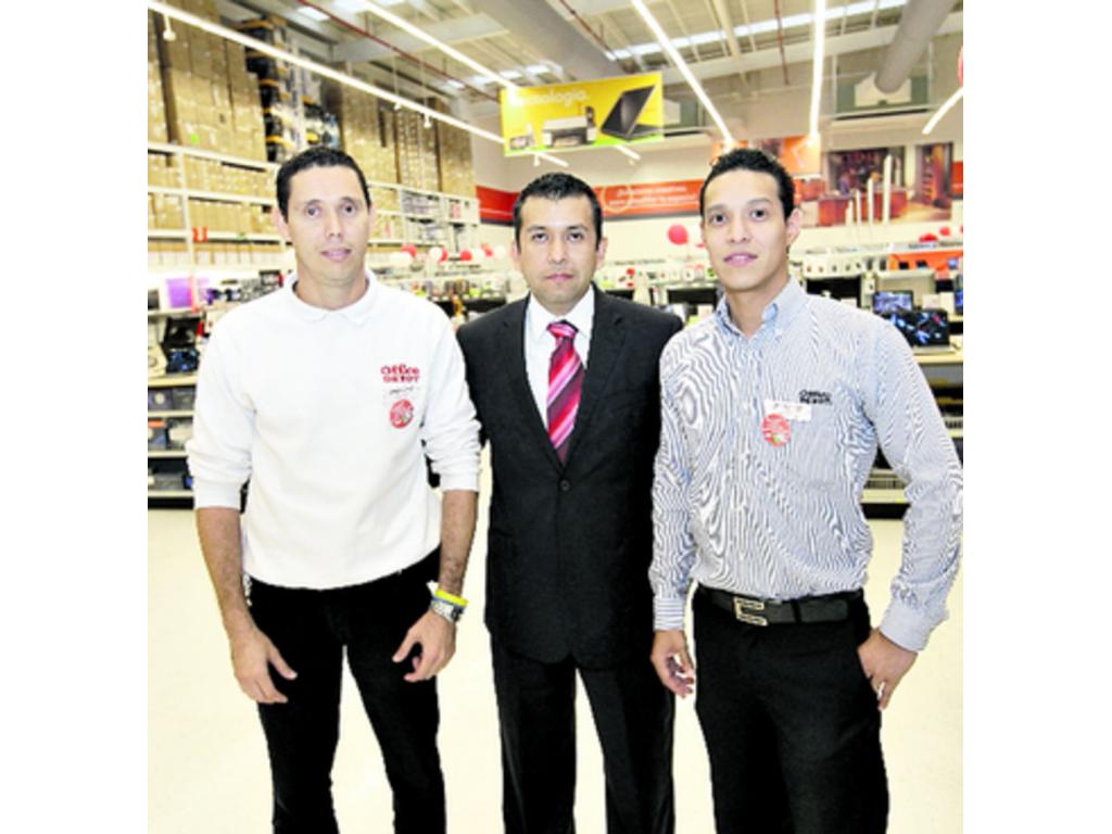 3. Esteban Oviedo, Félix Chavarría, Anni Fuller y Alexander Parcales.