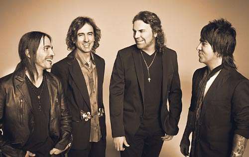 <p>Grupo. Los chicos son unidos, son los mejores amigos.</p>