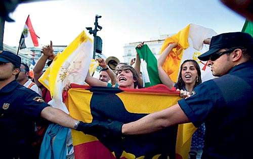 <p>Lealtad. Los jóvenes peregrinos defienden el evento papal.</p>